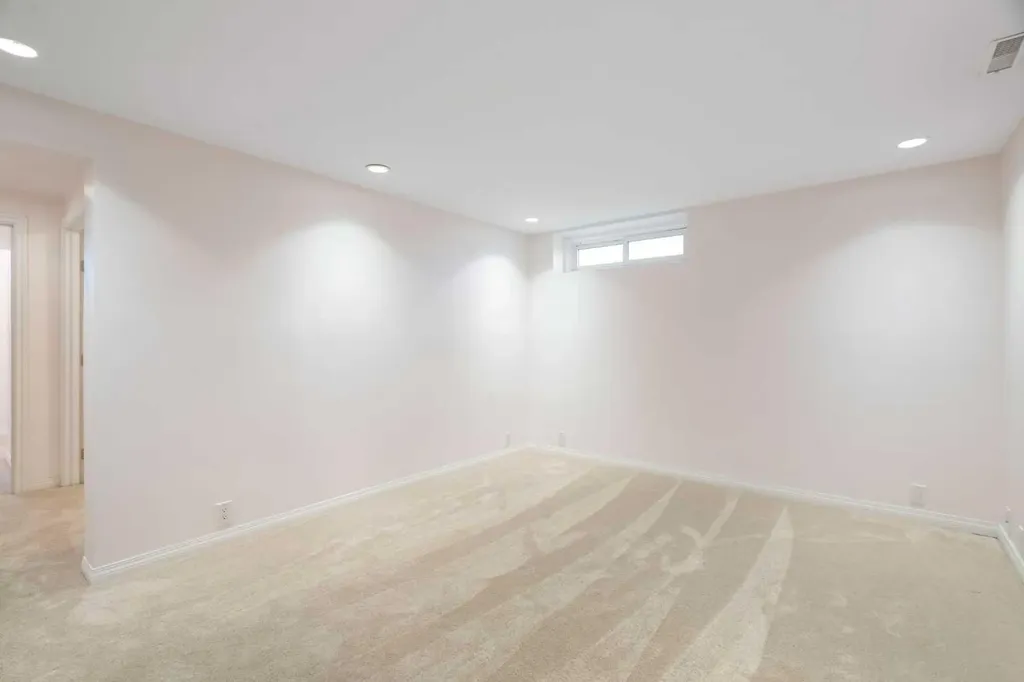 259 Woodside Circle SW Calgary AB T2W3K2