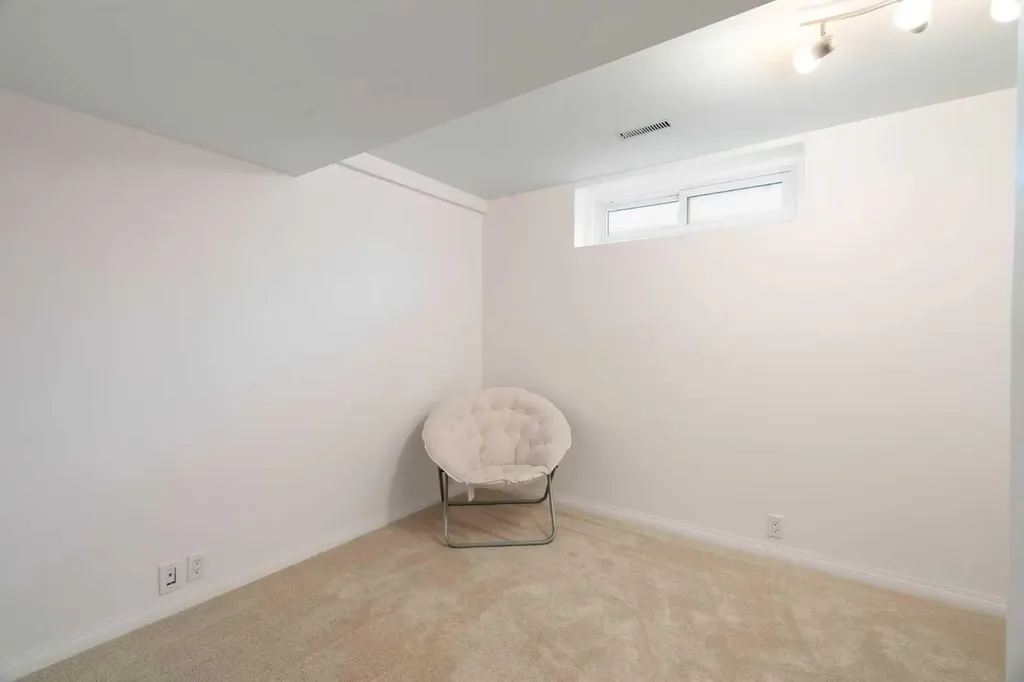 259 Woodside Circle SW Calgary AB T2W3K2