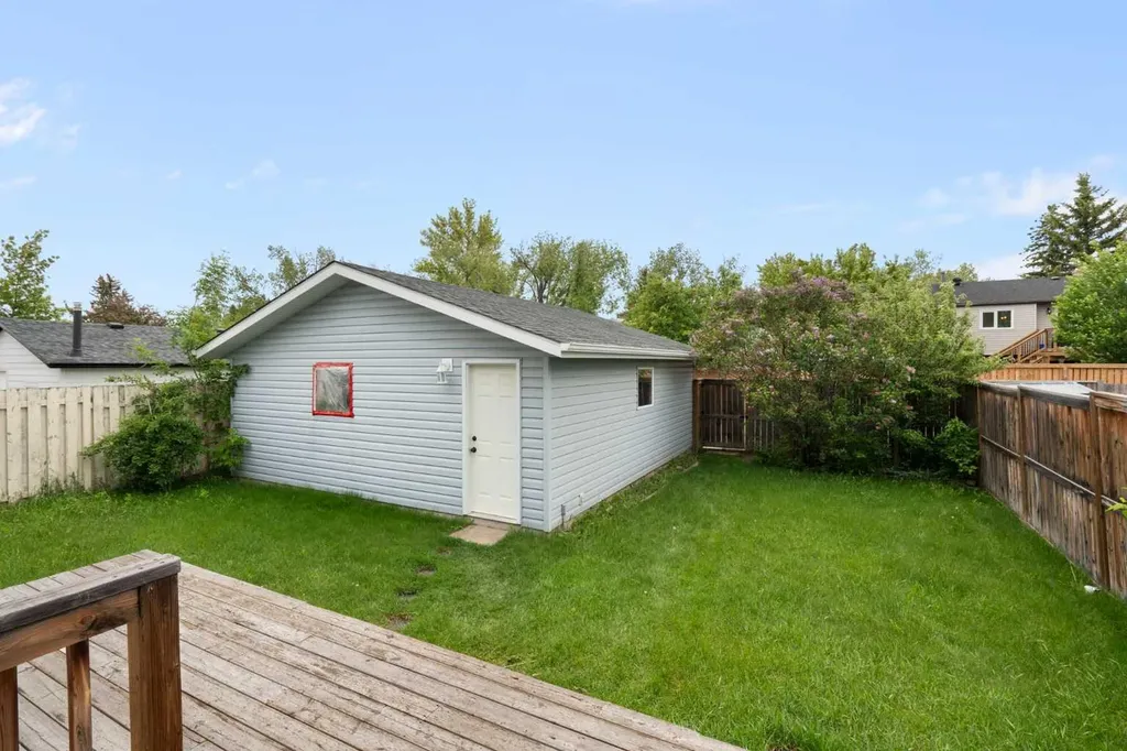 259 Woodside Circle SW Calgary AB T2W3K2