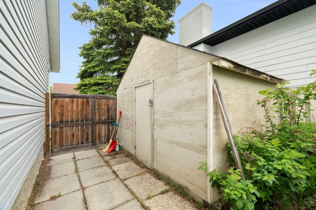 259 Woodside Circle SW Calgary AB T2W3K2