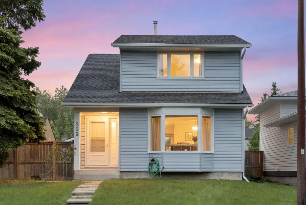 259 Woodside Circle SW Calgary AB T2W3K2