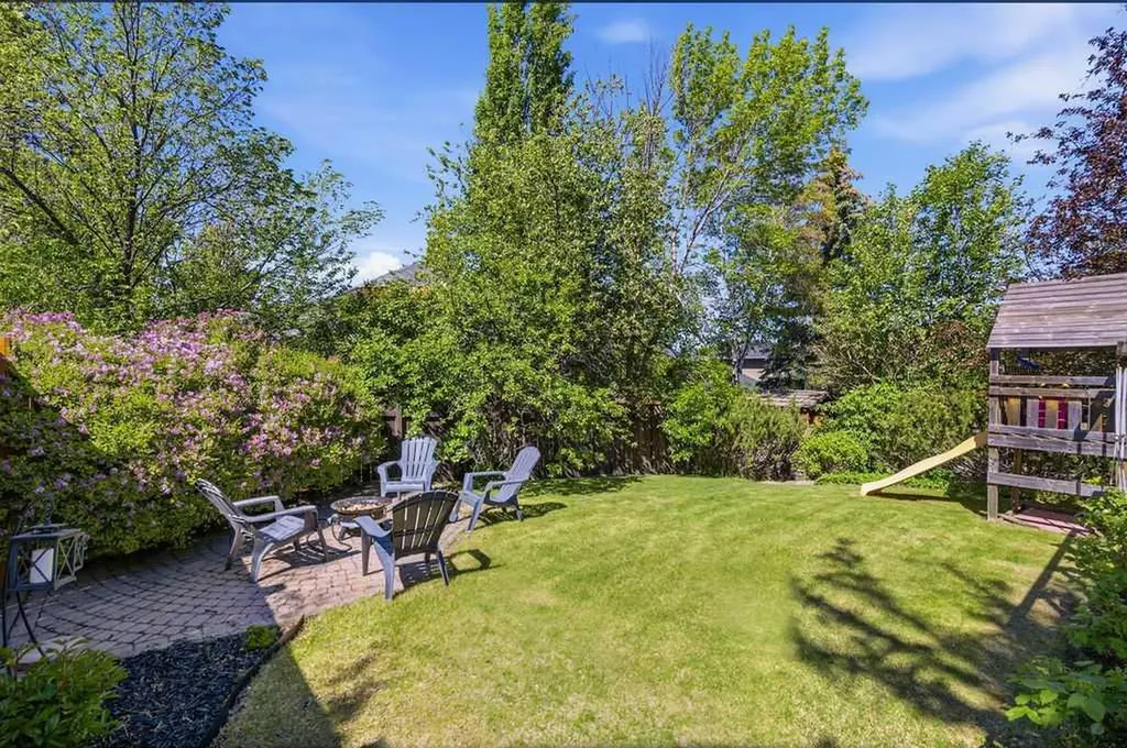 145 Straddock Crescent SW Calgary AB T3H 2S8