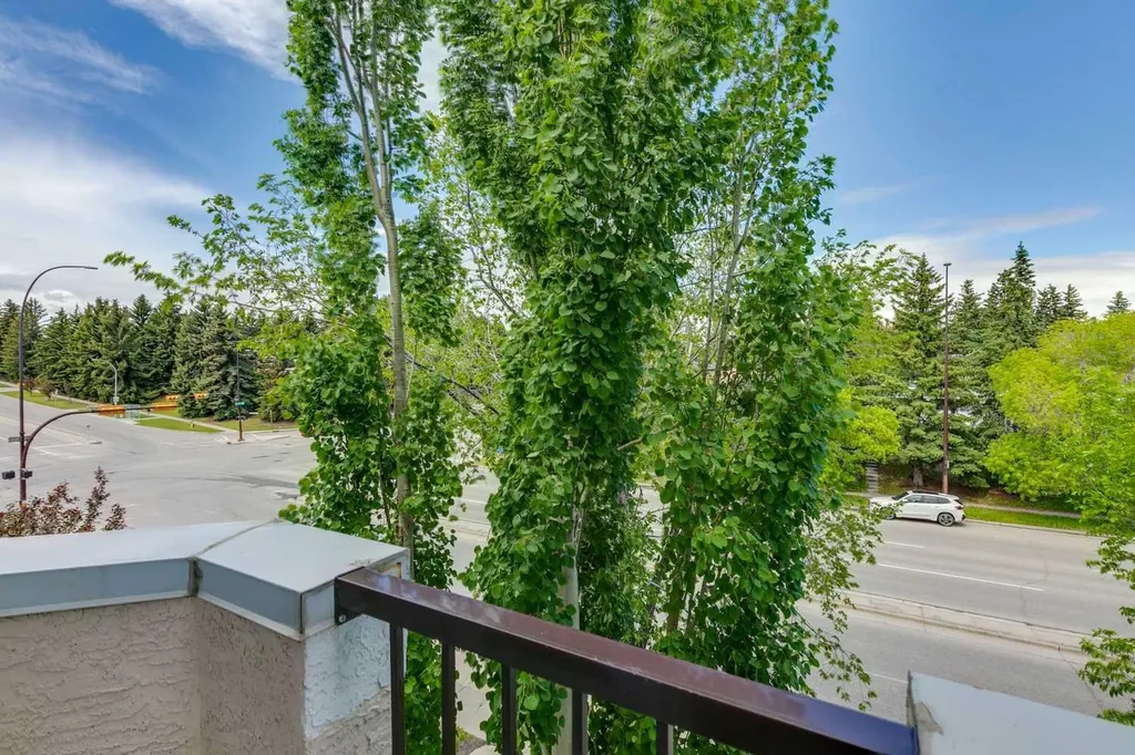5201 Dalhousie Drive NW Calgary AB T3A 5Y7