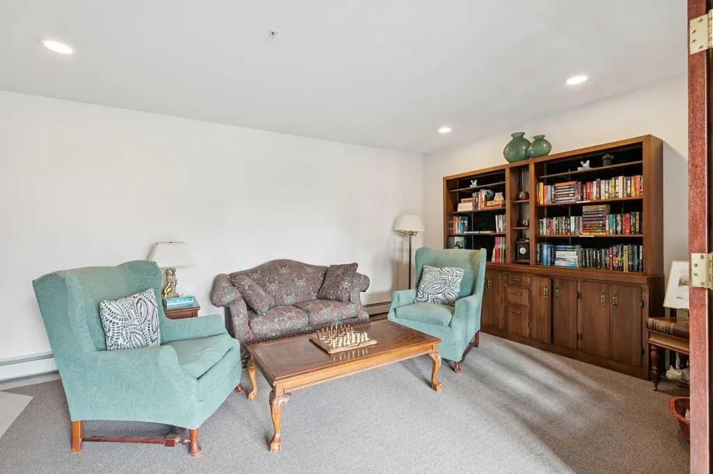 5201 Dalhousie Drive NW Calgary AB T3A 5Y7