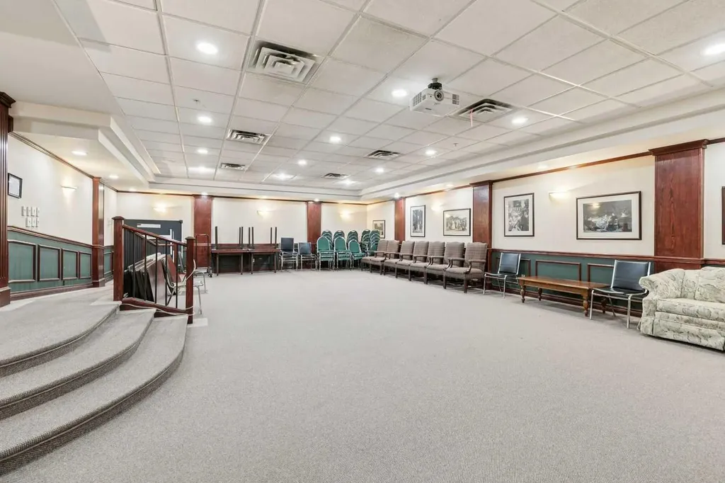 5201 Dalhousie Drive NW Calgary AB T3A 5Y7