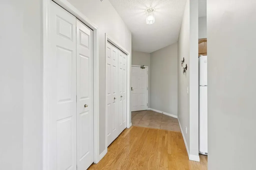 5201 Dalhousie Drive NW Calgary AB T3A 5Y7
