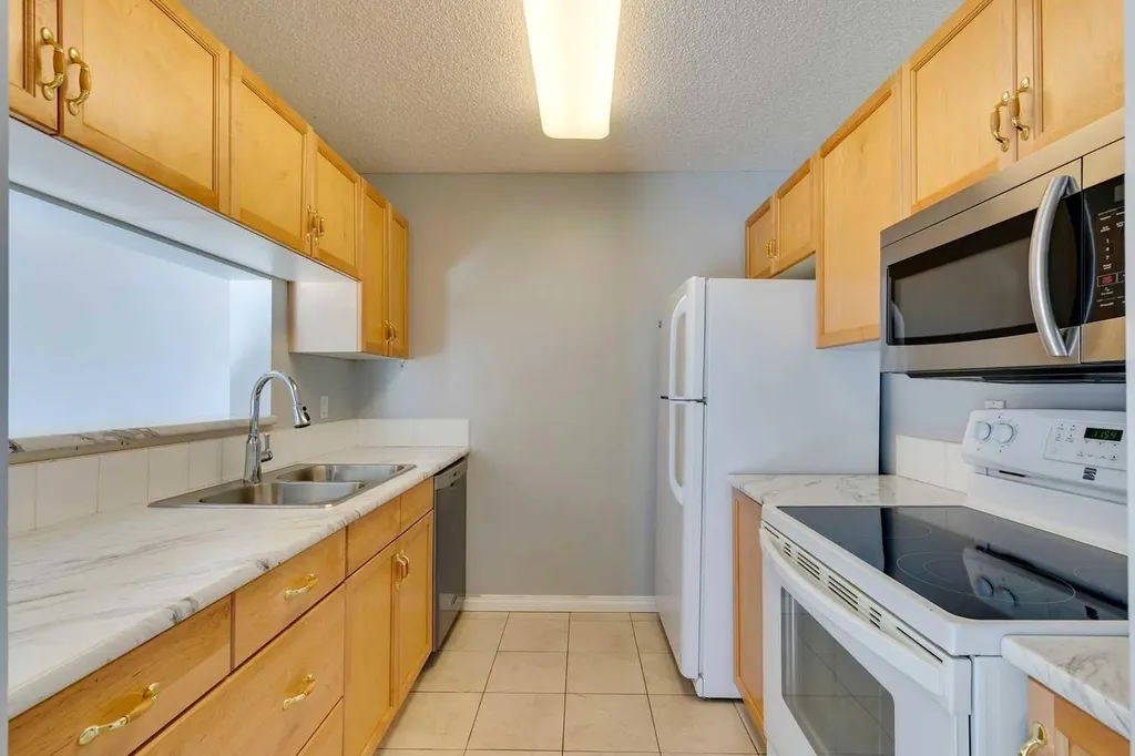 2022 Canyon Meadows Drive SE Calgary AB T2J 7H1