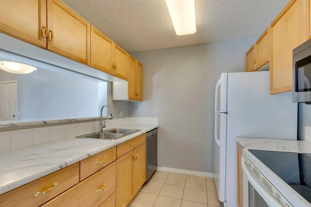 2022 Canyon Meadows Drive SE Calgary AB T2J 7H1
