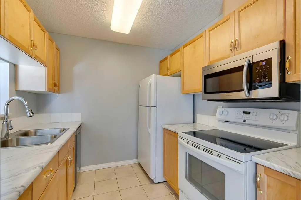2022 Canyon Meadows Drive SE Calgary AB T2J 7H1