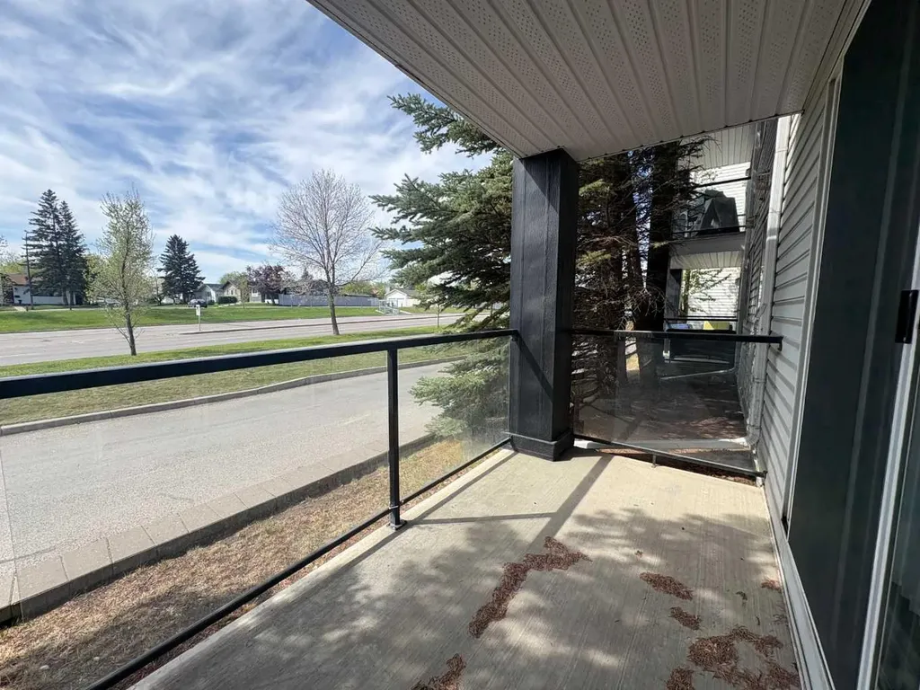 2022 Canyon Meadows Drive SE Calgary AB T2J 7H1