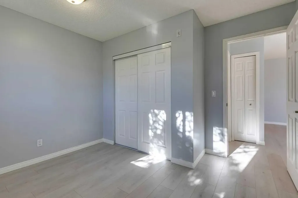 2022 Canyon Meadows Drive SE Calgary AB T2J 7H1