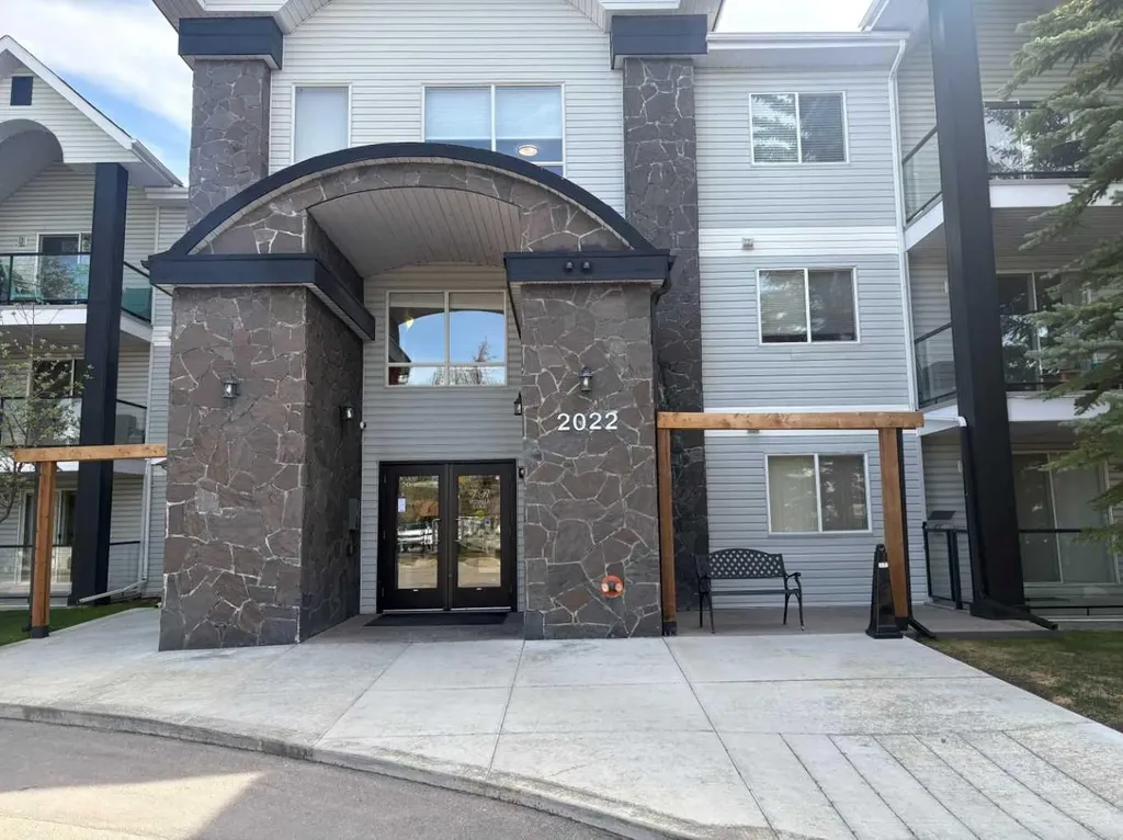2022 Canyon Meadows Drive SE Calgary AB T2J 7H1