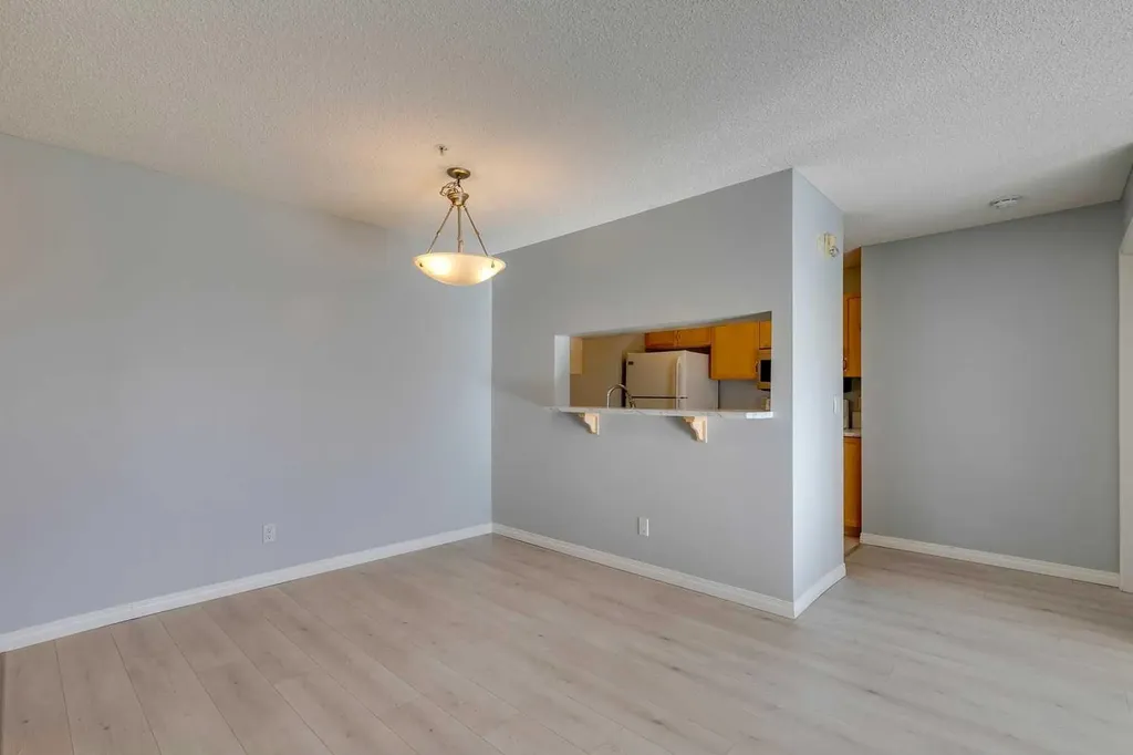 2022 Canyon Meadows Drive SE Calgary AB T2J 7H1