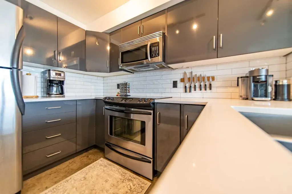 188 15 Avenue SW Calgary AB T2R 1S4