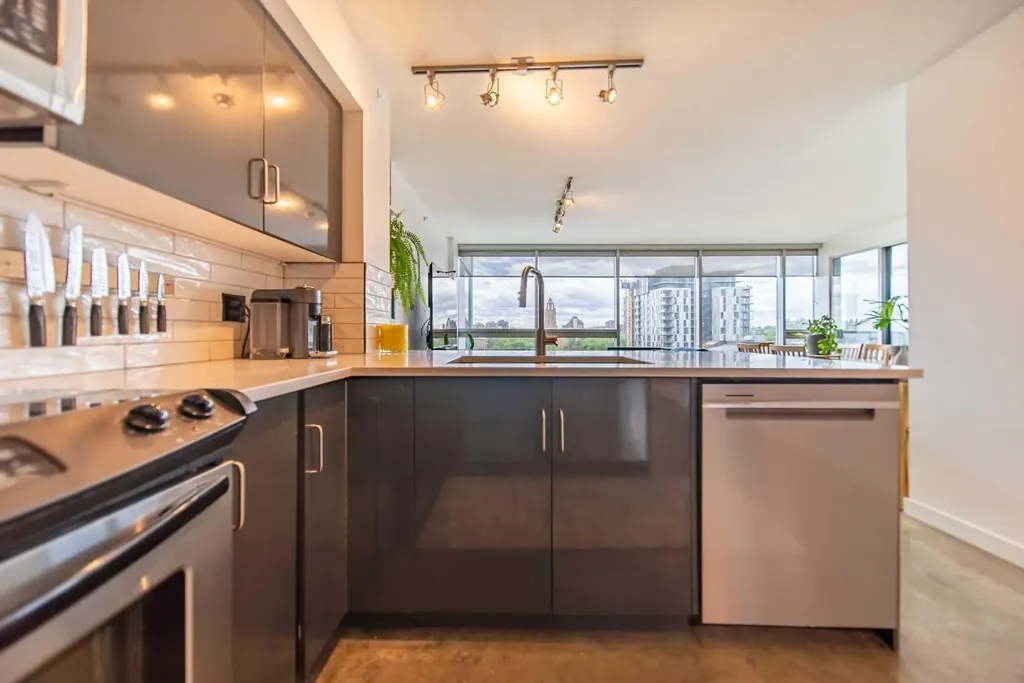 188 15 Avenue SW Calgary AB T2R 1S4