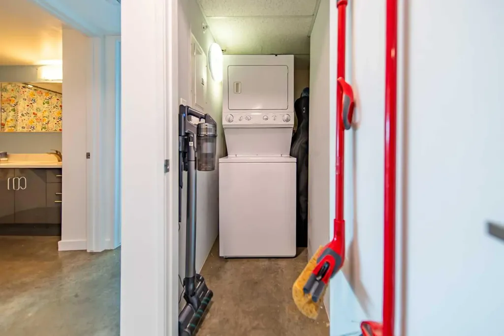 188 15 Avenue SW Calgary AB T2R 1S4