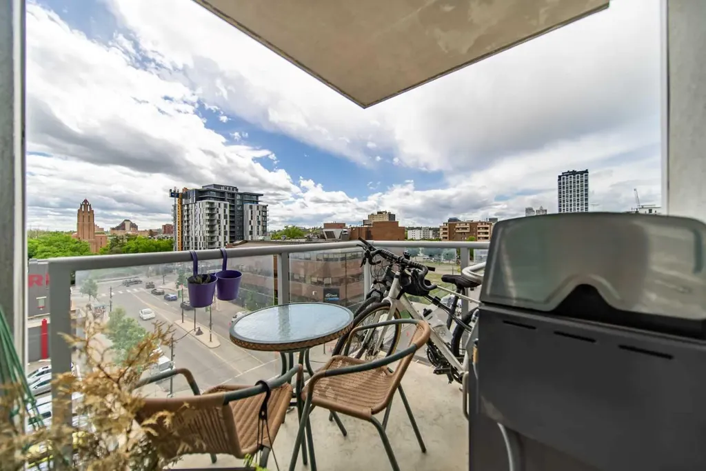 188 15 Avenue SW Calgary AB T2R 1S4