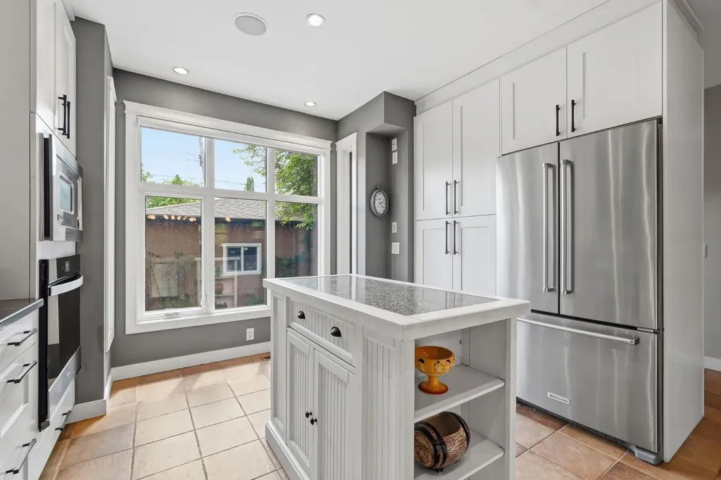 2409 Westmount Road NW Calgary AB T2N 3N9