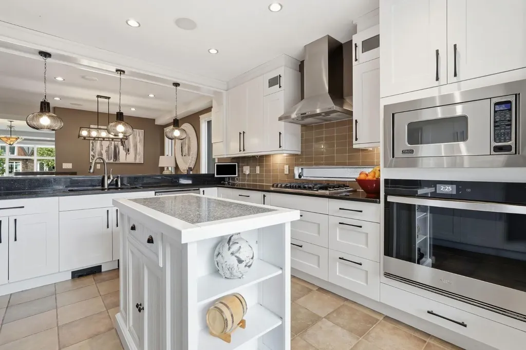 2409 Westmount Road NW Calgary AB T2N 3N9