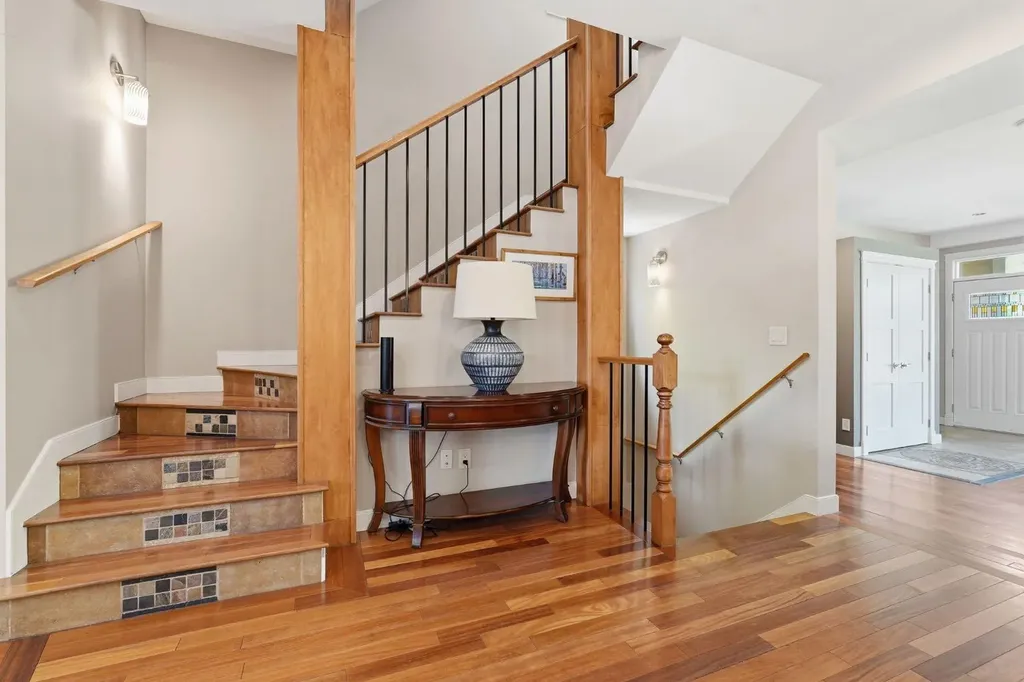 2409 Westmount Road NW Calgary AB T2N 3N9