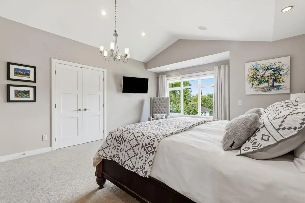 2409 Westmount Road NW Calgary AB T2N 3N9