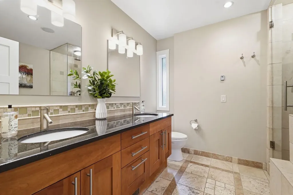 2409 Westmount Road NW Calgary AB T2N 3N9