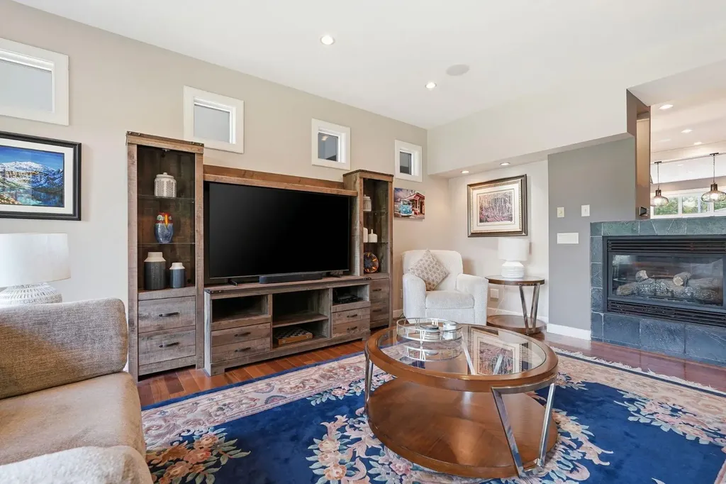 2409 Westmount Road NW Calgary AB T2N 3N9