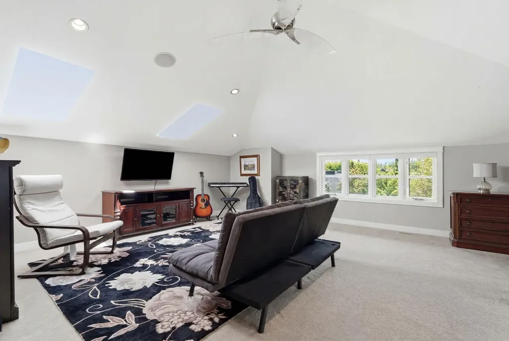 2409 Westmount Road NW Calgary AB T2N 3N9