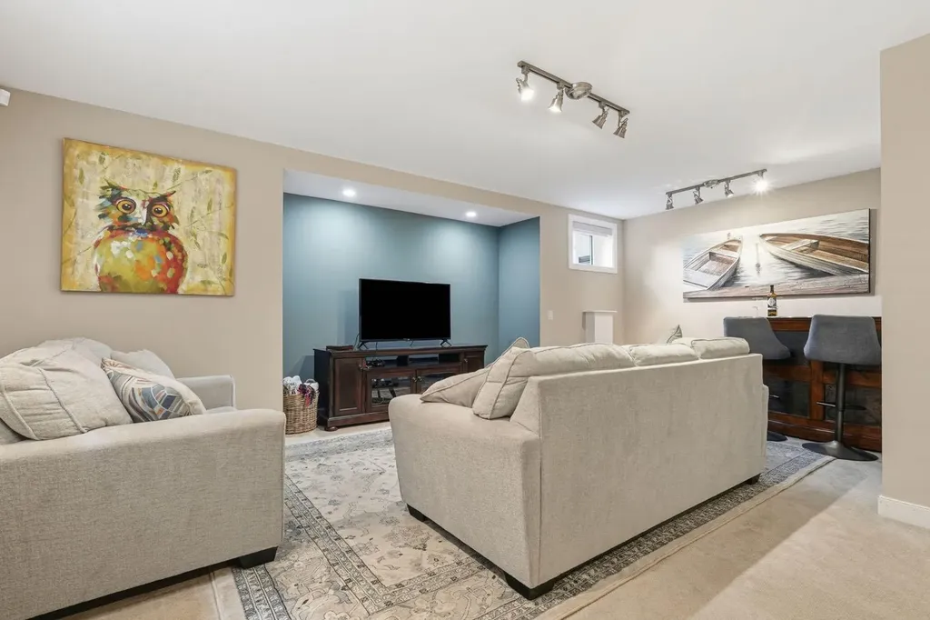 2409 Westmount Road NW Calgary AB T2N 3N9