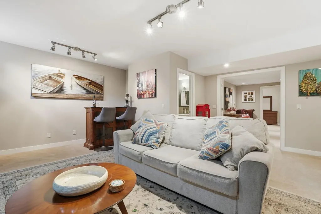 2409 Westmount Road NW Calgary AB T2N 3N9