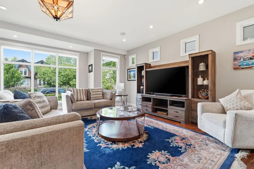 2409 Westmount Road NW Calgary AB T2N 3N9