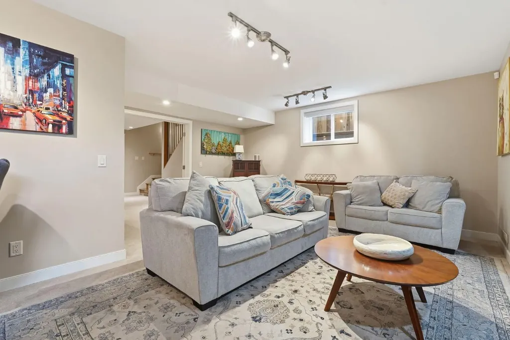 2409 Westmount Road NW Calgary AB T2N 3N9