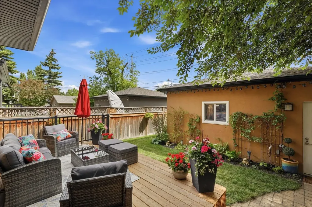 2409 Westmount Road NW Calgary AB T2N 3N9