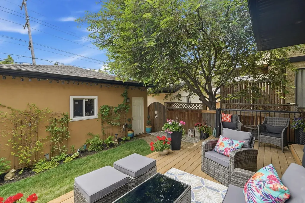 2409 Westmount Road NW Calgary AB T2N 3N9