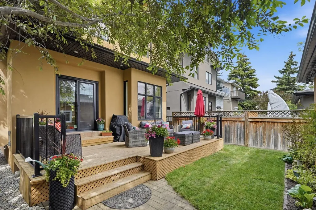2409 Westmount Road NW Calgary AB T2N 3N9