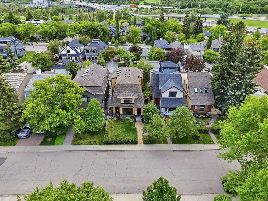 2409 Westmount Road NW Calgary AB T2N 3N9