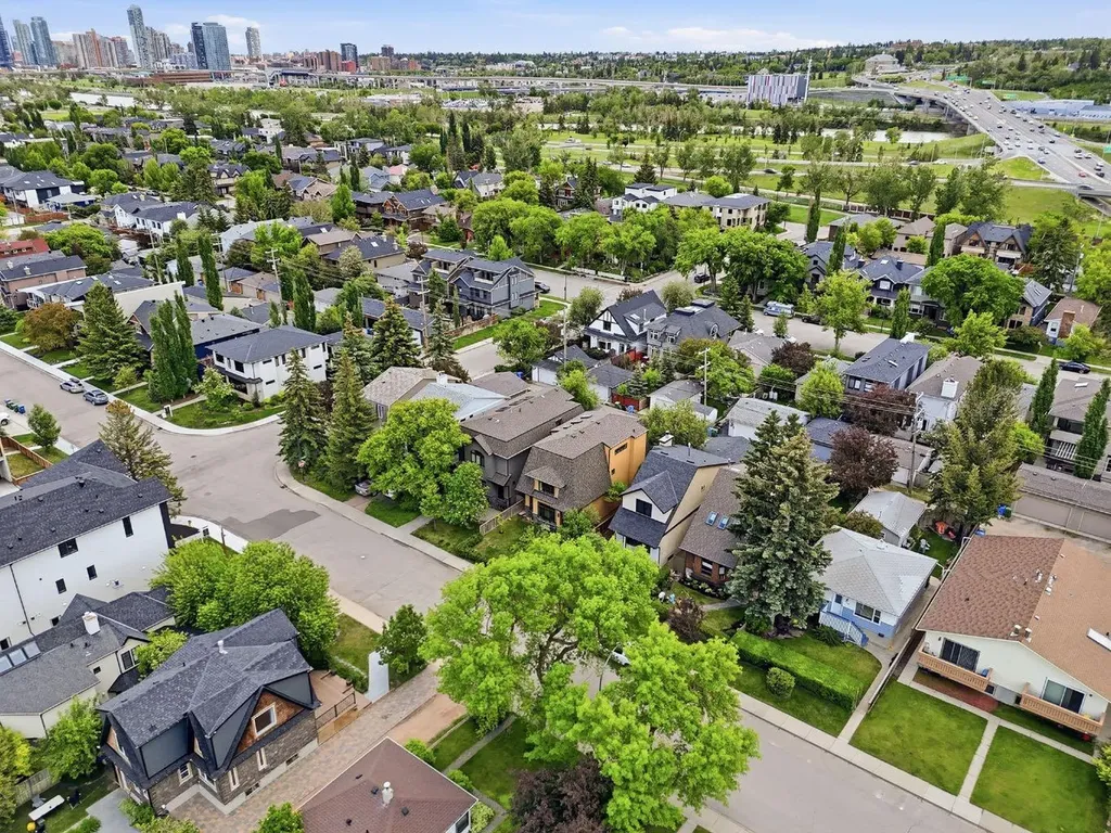 2409 Westmount Road NW Calgary AB T2N 3N9