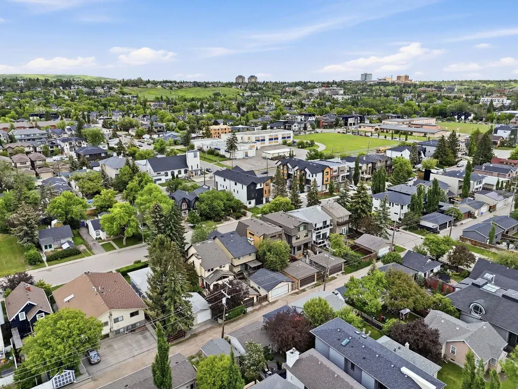 2409 Westmount Road NW Calgary AB T2N 3N9
