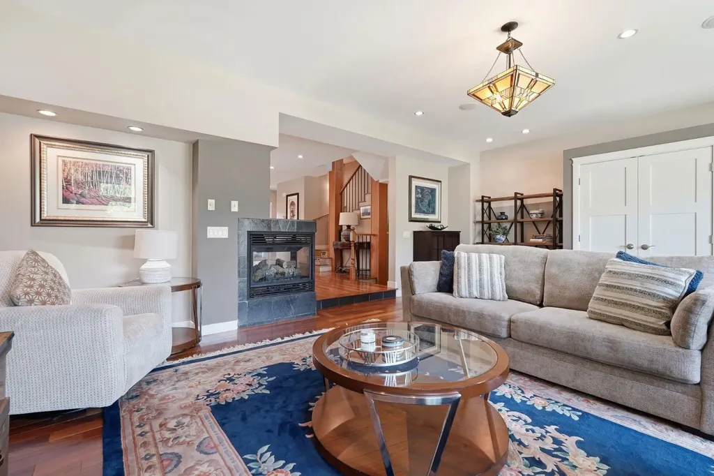 2409 Westmount Road NW Calgary AB T2N 3N9