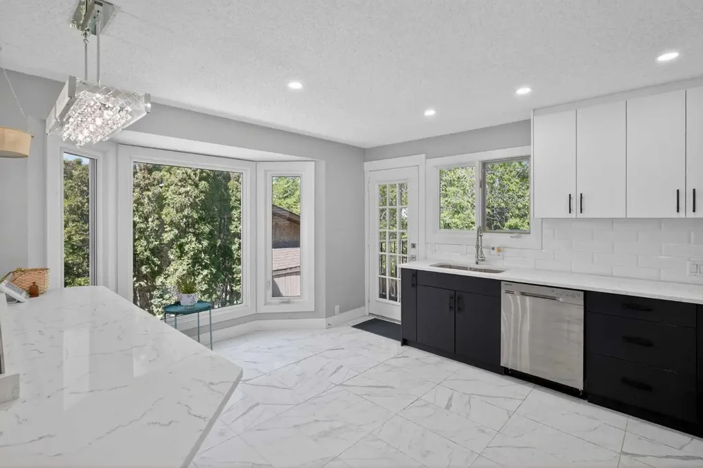 76 Ranchridge Drive NW Calgary AB T3G 1W2