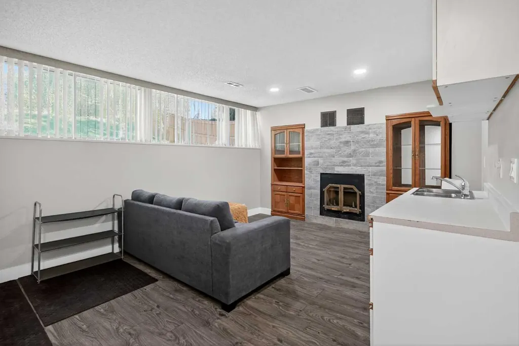 76 Ranchridge Drive NW Calgary AB T3G 1W2
