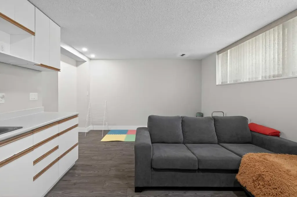 76 Ranchridge Drive NW Calgary AB T3G 1W2