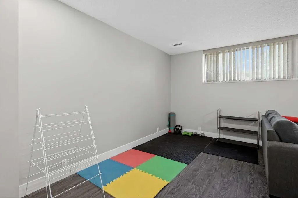 76 Ranchridge Drive NW Calgary AB T3G 1W2