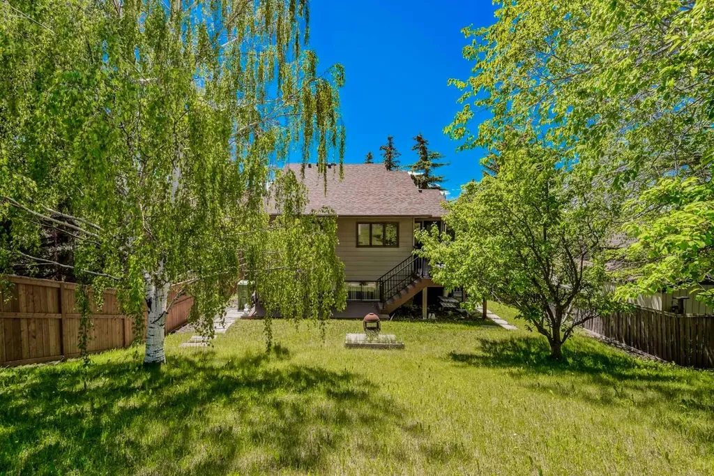 76 Ranchridge Drive NW Calgary AB T3G 1W2
