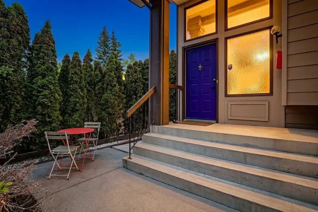 76 Ranchridge Drive NW Calgary AB T3G 1W2