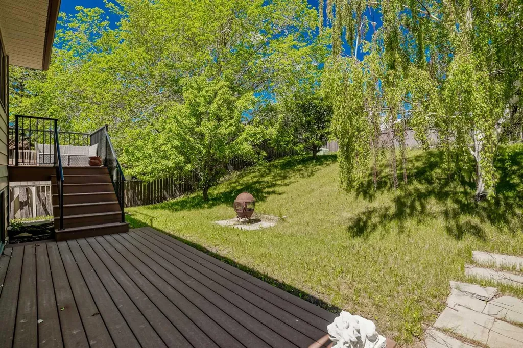 76 Ranchridge Drive NW Calgary AB T3G 1W2