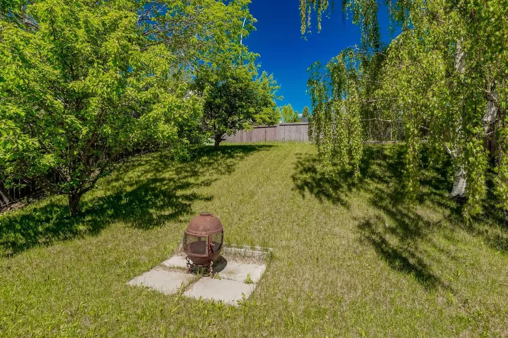 76 Ranchridge Drive NW Calgary AB T3G 1W2