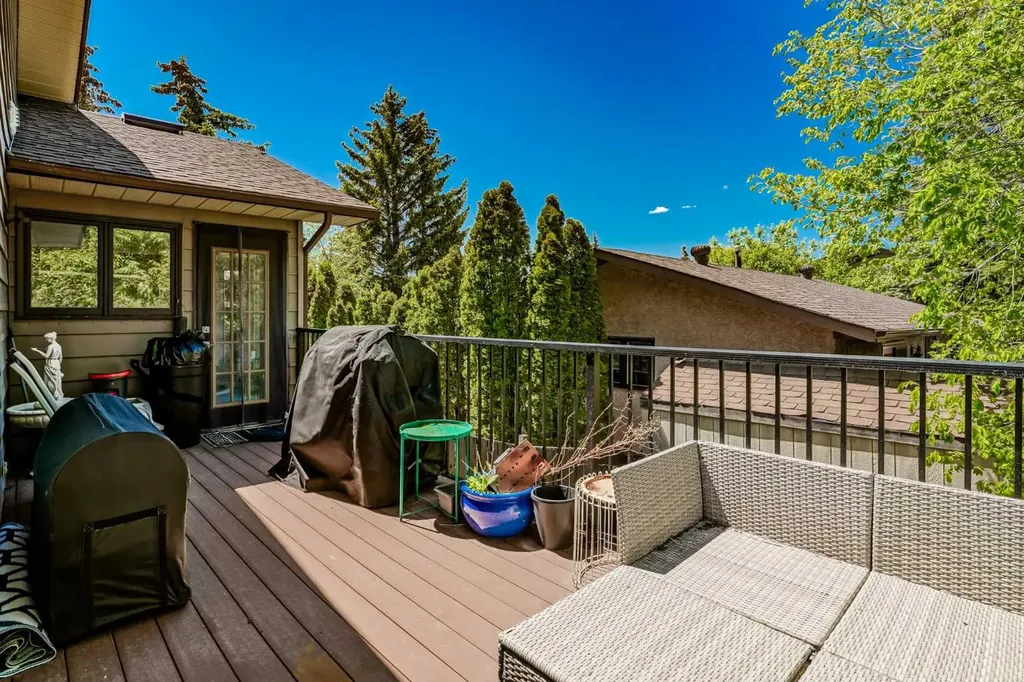 76 Ranchridge Drive NW Calgary AB T3G 1W2