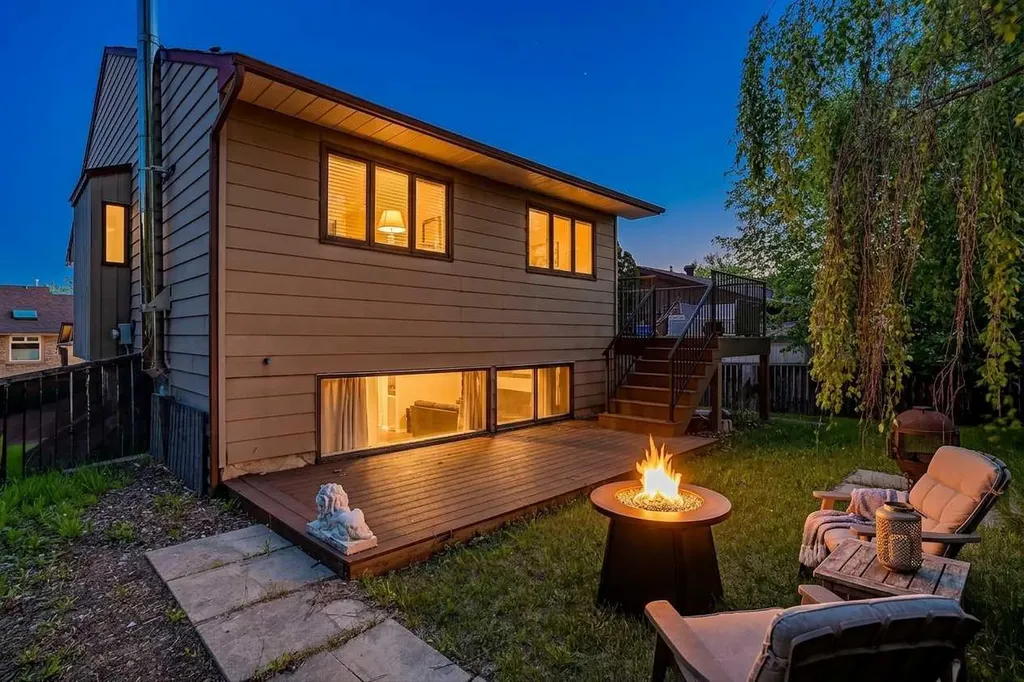 76 Ranchridge Drive NW Calgary AB T3G 1W2