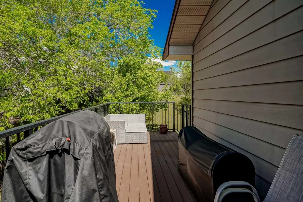 76 Ranchridge Drive NW Calgary AB T3G 1W2